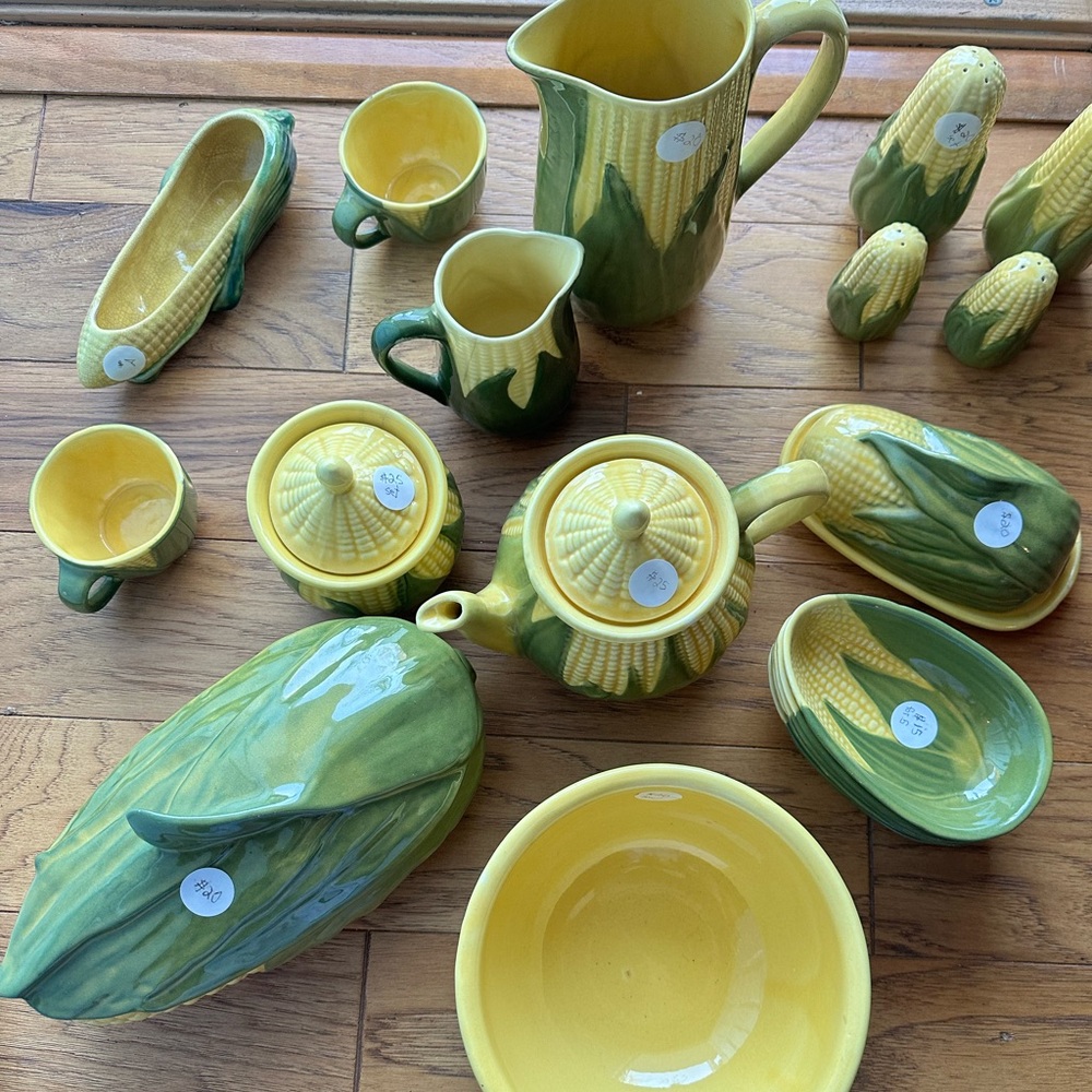 Vintage Shawnee Cornware 19 Piece Set